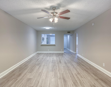 230 Se 10th Street - Photo Thumbnail 4