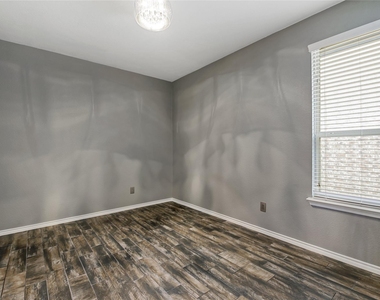 1708 Cole Lane - Photo Thumbnail 15