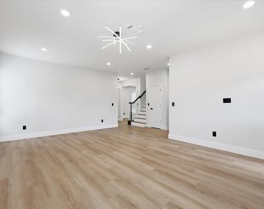 652 Allen Road - Photo Thumbnail 9