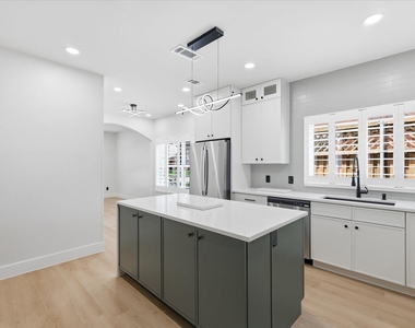 652 Allen Road - Photo Thumbnail 12