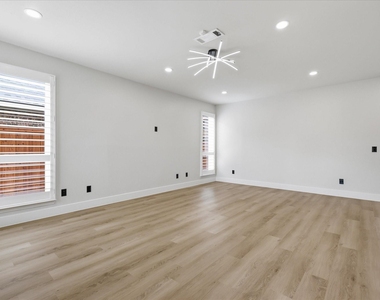 652 Allen Road - Photo Thumbnail 7