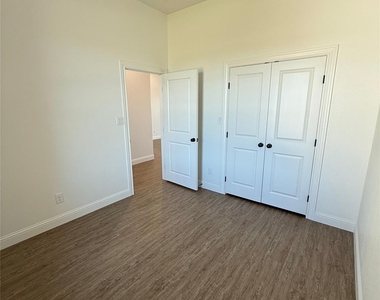 316 Woodstock Lane - Photo Thumbnail 10