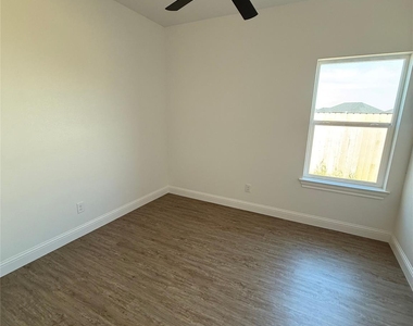 316 Woodstock Lane - Photo Thumbnail 7