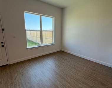 316 Woodstock Lane - Photo Thumbnail 17