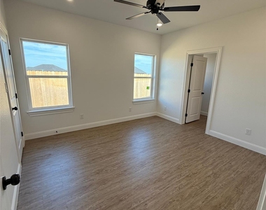 316 Woodstock Lane - Photo Thumbnail 16