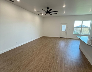 316 Woodstock Lane - Photo Thumbnail 3