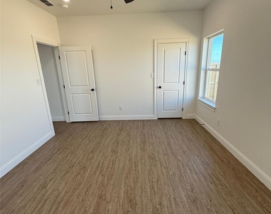 316 Woodstock Lane - Photo Thumbnail 15