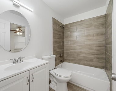 428 Grove Isle Circle - Photo Thumbnail 17