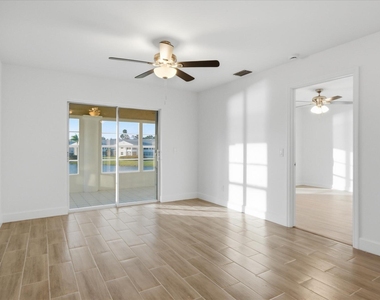 428 Grove Isle Circle - Photo Thumbnail 6