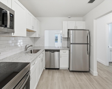 428 Grove Isle Circle - Photo Thumbnail 4