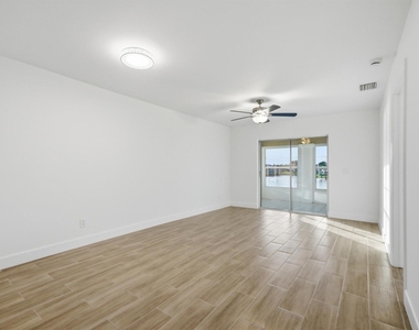 428 Grove Isle Circle - Photo Thumbnail 5