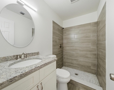 428 Grove Isle Circle - Photo Thumbnail 11