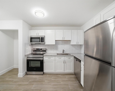 428 Grove Isle Circle - Photo Thumbnail 2