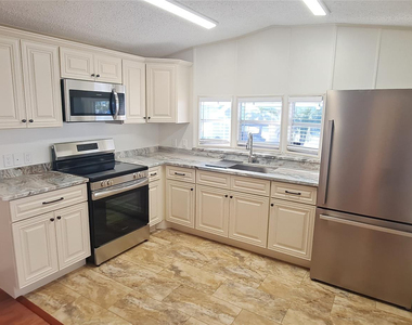 5362 Se 65th Avenue - Photo Thumbnail 3