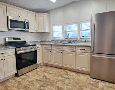 5362 Se 65th Avenue - Photo Thumbnail 2
