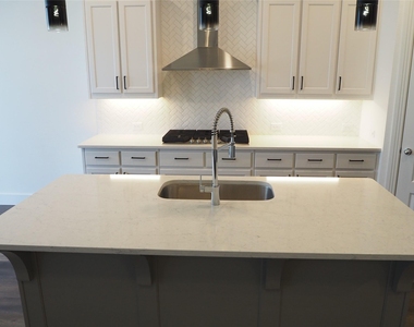 5009 Shadetree Street - Photo Thumbnail 10