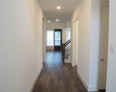 5009 Shadetree Street - Photo Thumbnail 4
