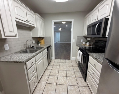 502 Oakridge Drive - Photo Thumbnail 6