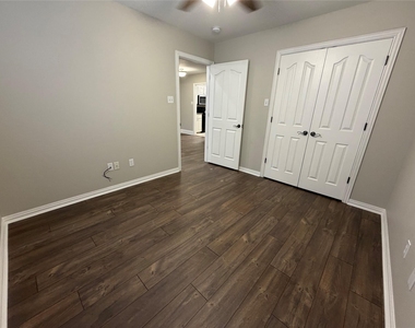502 Oakridge Drive - Photo Thumbnail 18