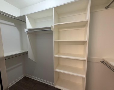 502 Oakridge Drive - Photo Thumbnail 14