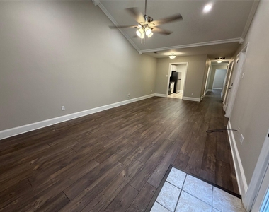 502 Oakridge Drive - Photo Thumbnail 11