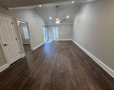 502 Oakridge Drive - Photo Thumbnail 9