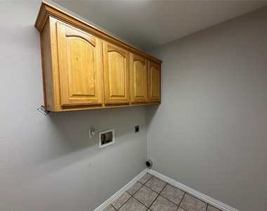 502 Oakridge Drive - Photo Thumbnail 21