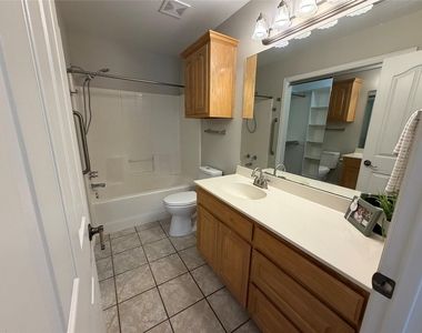 502 Oakridge Drive - Photo Thumbnail 13