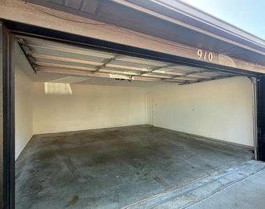 910 Austin - Photo Thumbnail 8
