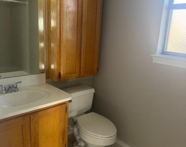 910 Austin - Photo Thumbnail 5