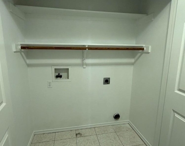 910 Austin - Photo Thumbnail 7