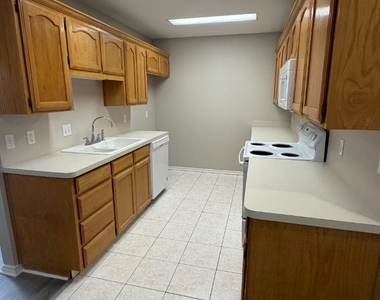 910 Austin - Photo Thumbnail 2