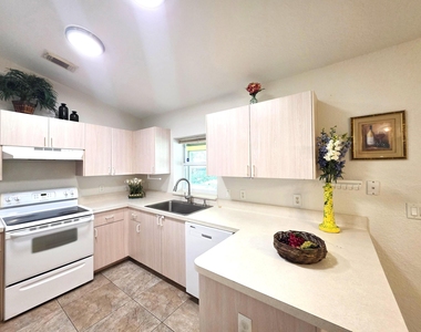 6707 Coquina Avenue - Photo Thumbnail 10