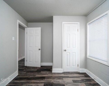 526 E North 7th Street - Photo Thumbnail 2