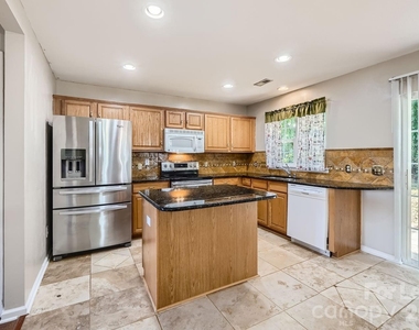 8631 Challenger Drive - Photo Thumbnail 3