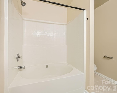 8631 Challenger Drive - Photo Thumbnail 12