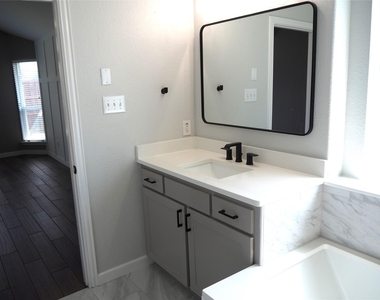 14012 Badger Creek Drive - Photo Thumbnail 22