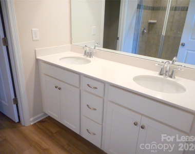 12715 Wandering Brook Drive - Photo Thumbnail 16