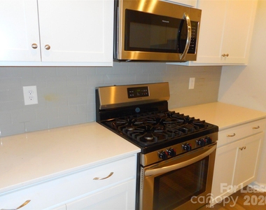 12715 Wandering Brook Drive - Photo Thumbnail 6