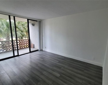 4222 Inverrary Boulevard - Photo Thumbnail 4