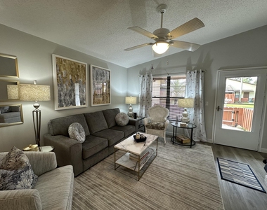 8075 Se Villa Circle - Photo Thumbnail 2