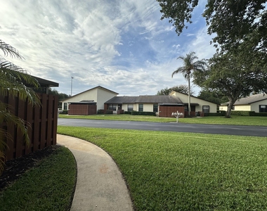 8075 Se Villa Circle - Photo Thumbnail 1