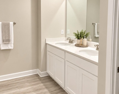 11213 Cardinal Creek Avenue - Photo Thumbnail 14