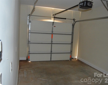 118 Sherman Oaks Lane - Photo Thumbnail 12