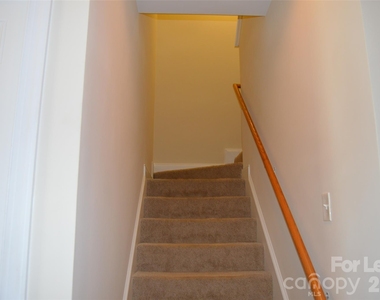 118 Sherman Oaks Lane - Photo Thumbnail 2