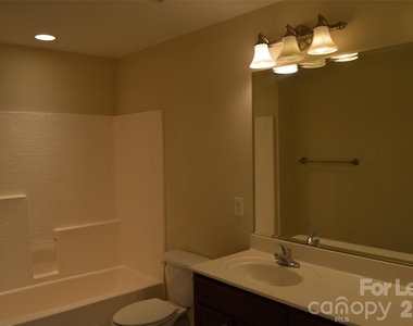 118 Sherman Oaks Lane - Photo Thumbnail 6