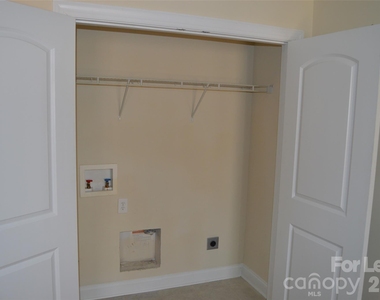 118 Sherman Oaks Lane - Photo Thumbnail 8