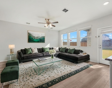 1012 Portina Drive - Photo Thumbnail 3