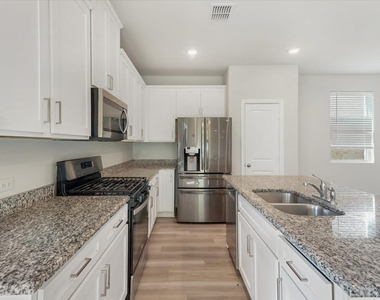 1012 Portina Drive - Photo Thumbnail 12