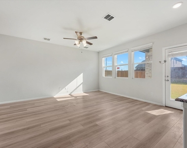 1012 Portina Drive - Photo Thumbnail 4